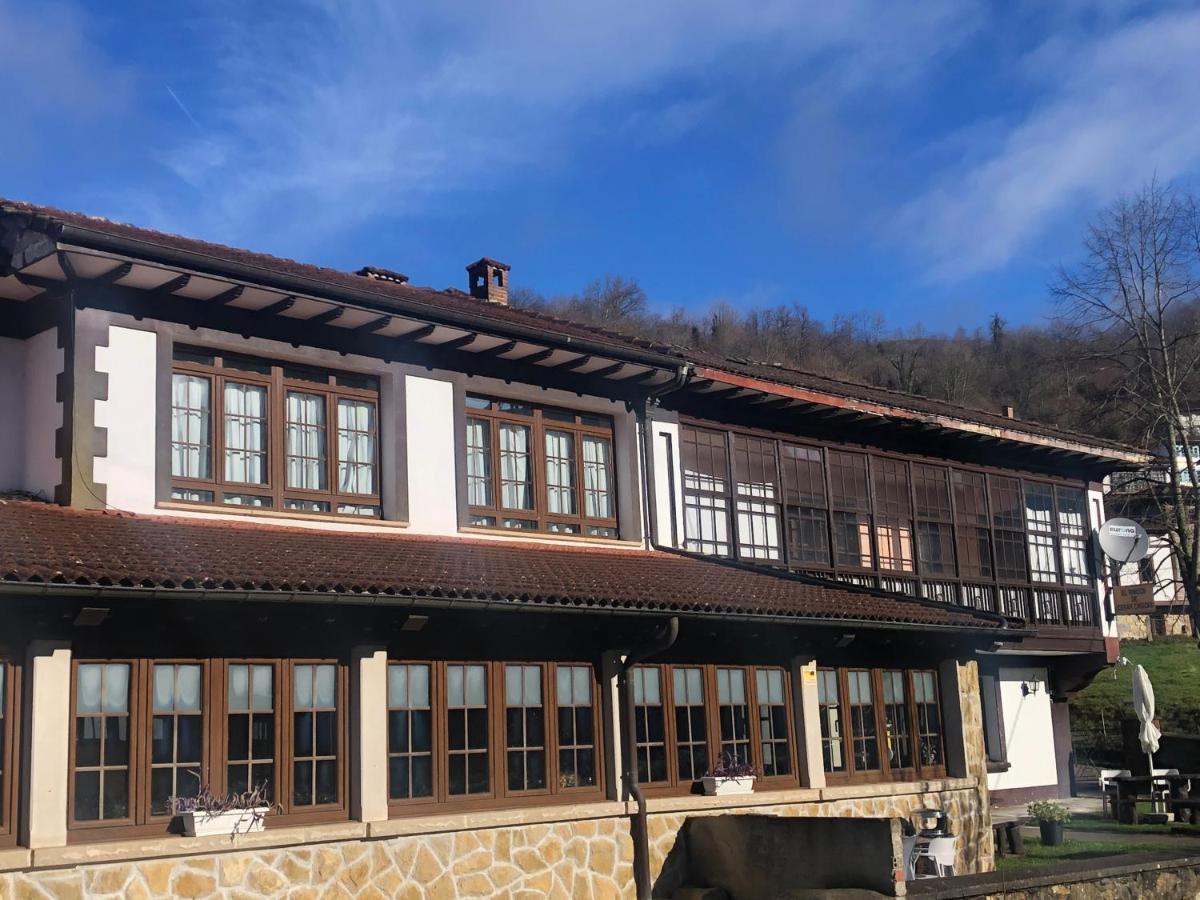 Hotel Restaurante La Carasca Orle Exterior foto